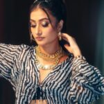 Dhanashree Verma Instagram - Taking over - Play, Pause & Stop control in my hands now 🎤✨ 📸 : @kishh.t MUA: @preetydhillon_mua Hair: @hairbyswatitare14 Outfit: @boutiquobysaachi Styled by: @stylebysaachivj