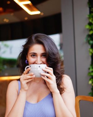 Dhvani Bhanushali Instagram - Trying to think of a caption while I sit here and sip some coffee hi 😌