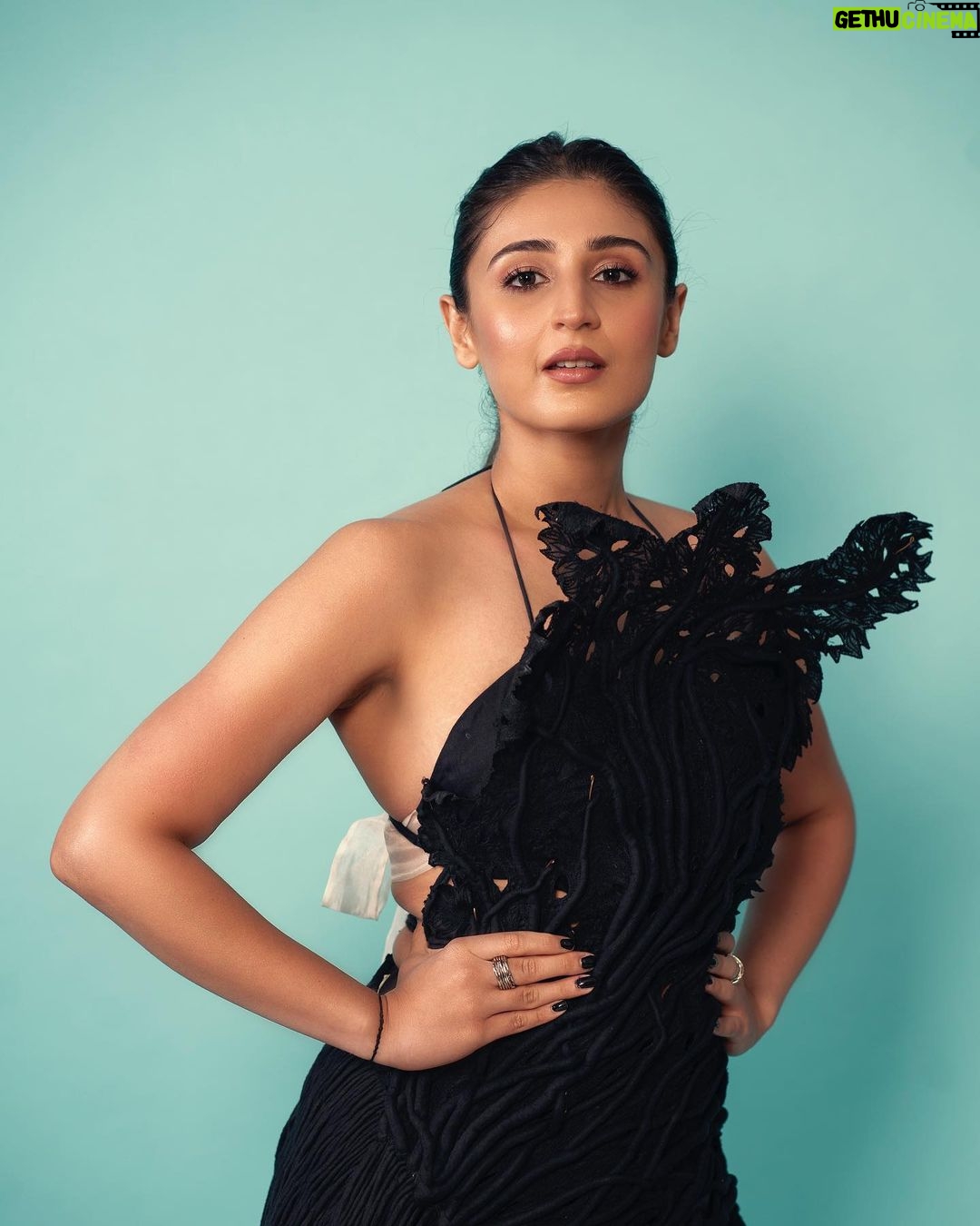 Dhvani Bhanushali Instagram - You’d wish I told you what’s up 🖤 Styled by: @shnoy09 Outfit: @vaishalisstudio Rings: @azotique Makeup: @sahithya.shetty Hair: @sanapathan104 Shot by: @saurabhdalvi_photography #highglam #LBD #dolledup