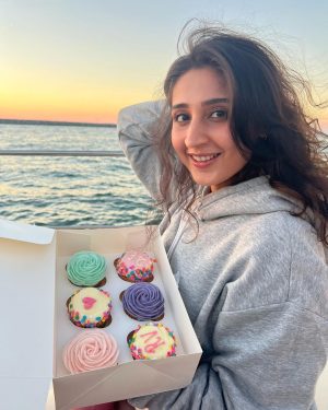 Dhvani Bhanushali Instagram - I promise the air around those cupcakes was worth it. 💕🧁🙈