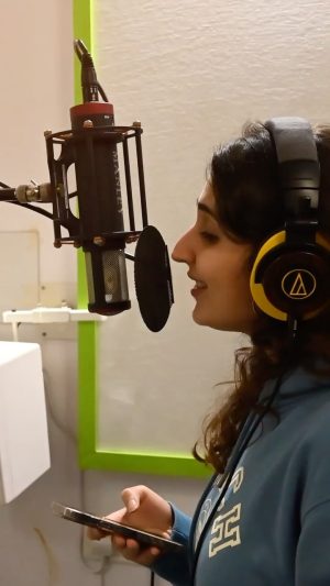 Dhvani Bhanushali Instagram - On loop and in love ❤️

#nainamilayke