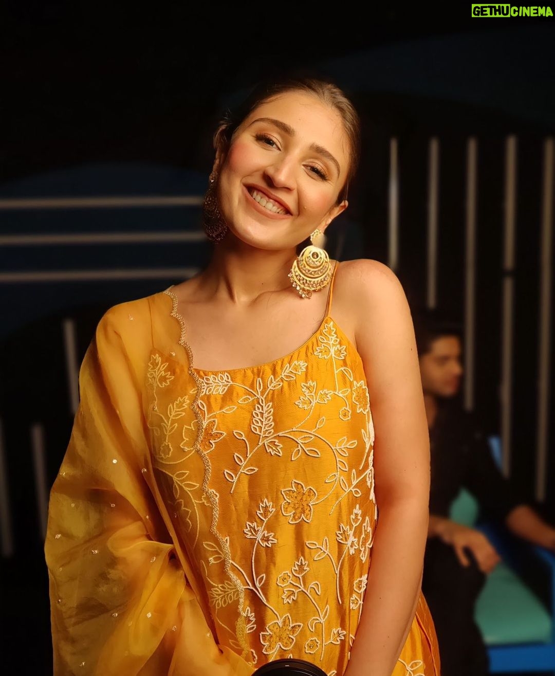 Dhvani Bhanushali Instagram - Incoming kudiness 💥💛