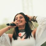 Dhvani Bhanushali Instagram - We got some moreee 💕 #holi Swipe ⬅️➡️ Aage peeche saare photo ache hain🙈