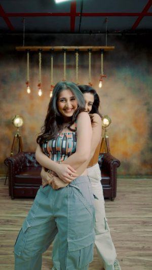Dhvani Bhanushali Instagram - Naina Milaike with the cutest @dhvanibhanushali22 💕

Always fun dancing with you 😍 
Choreography by my fav @rajitdev 
Thank you for the help @manan.s 

Shot by @gaurav_visuals 
HMU @simarrbhasin