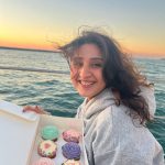 Dhvani Bhanushali Instagram – I promise the air around those cupcakes was worth it. 💕🧁🙈