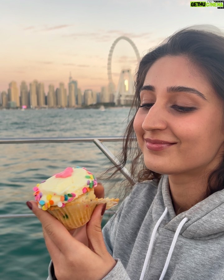 Dhvani Bhanushali Instagram - I promise the air around those cupcakes was worth it. 💕🧁🙈