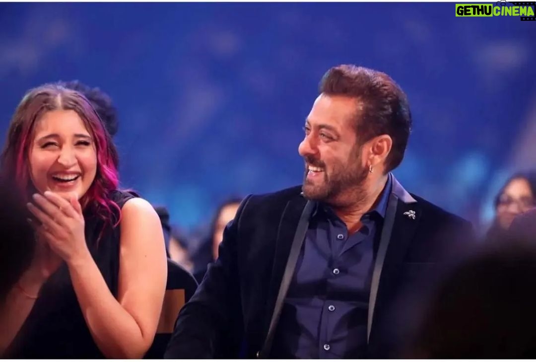 Dhvani Bhanushali Instagram - All smiles @iifa Rocks 2022 🖤