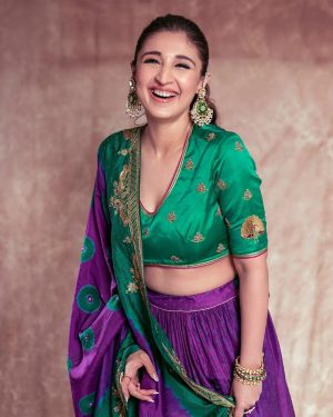 Dhvani Bhanushali Instagram - 💚💜
👗: @raw_mango
Jewelry: @azotiique
Styling: @eshaamiin1 @stylelevatorr 
📷: @saurabhdalvi_photography
Hmu- @sahithya.shetty ♥️