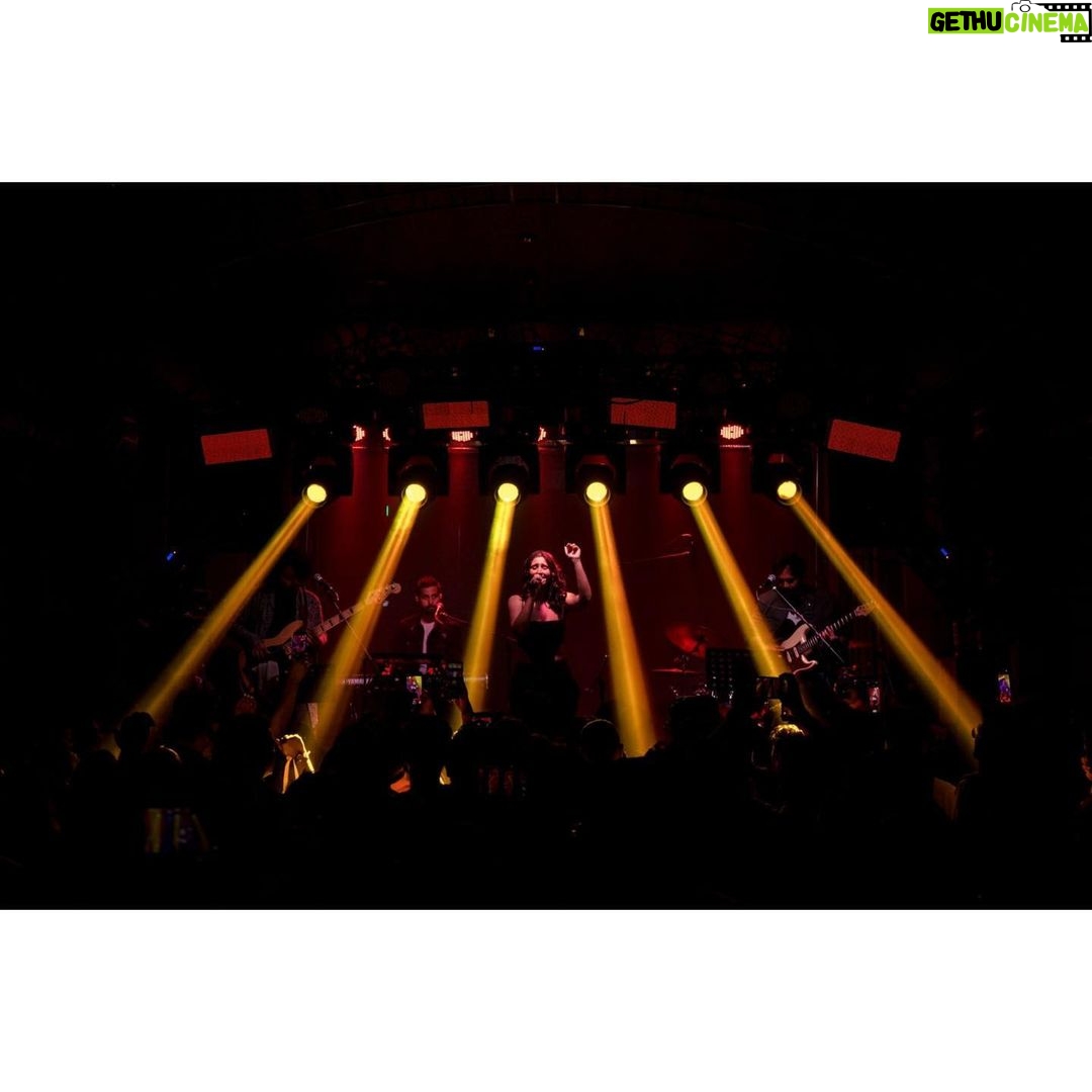 Dhvani Bhanushali Instagram - The city that celebrates life! Darun Kolkata! ❤️