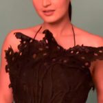Dhvani Bhanushali Instagram - Back in Black 👯‍♀️ #allblackeveryting #behindthescenes Styled by: @shnoy09 Outfit: @vaishalisstudio Rings: @azotique Makeup: @sahithya.shetty Hair: @sanapathan104