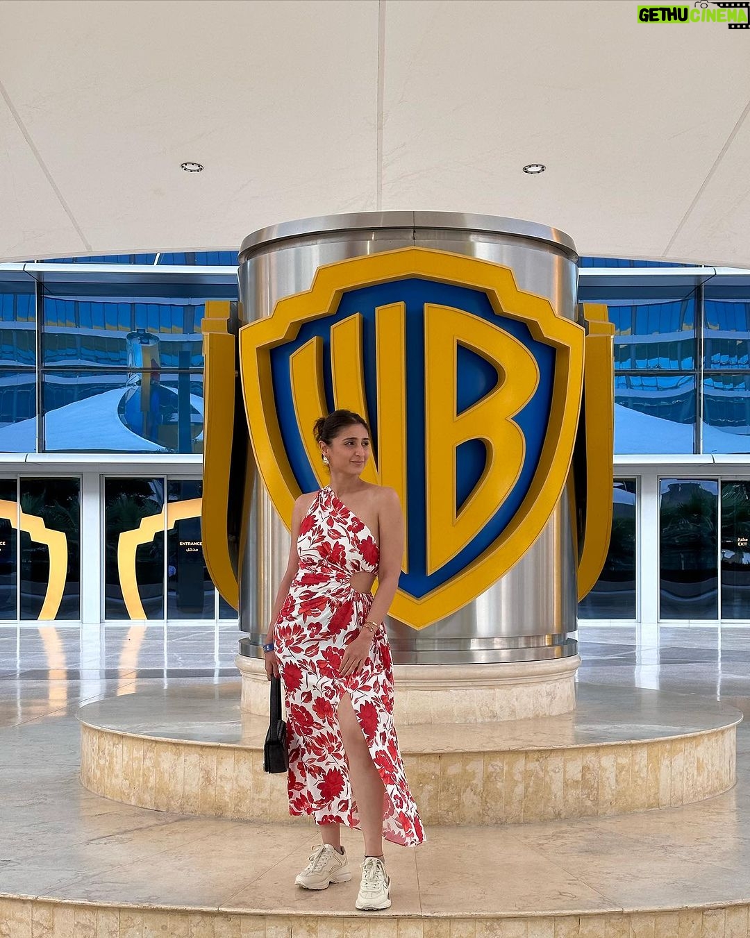 Dhvani Bhanushali Instagram - Some of my favourite moments from my Abu Dhabi trip caught on camera 📸 @visitabudhabi @wbworldad @yasisland @alainzoouae @ymcofficial #inabudhabi #warnerbrosworldabudhabi #yasisland #alainzoo #ymcofficial Abu Dhabi, United Arab Emirates