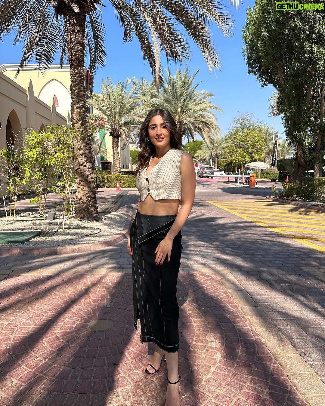 Dhvani Bhanushali Instagram - Some of my favourite moments from my Abu Dhabi trip caught on camera 📸 @visitabudhabi @wbworldad @yasisland @alainzoouae @ymcofficial #inabudhabi #warnerbrosworldabudhabi #yasisland #alainzoo #ymcofficial Abu Dhabi, United Arab Emirates