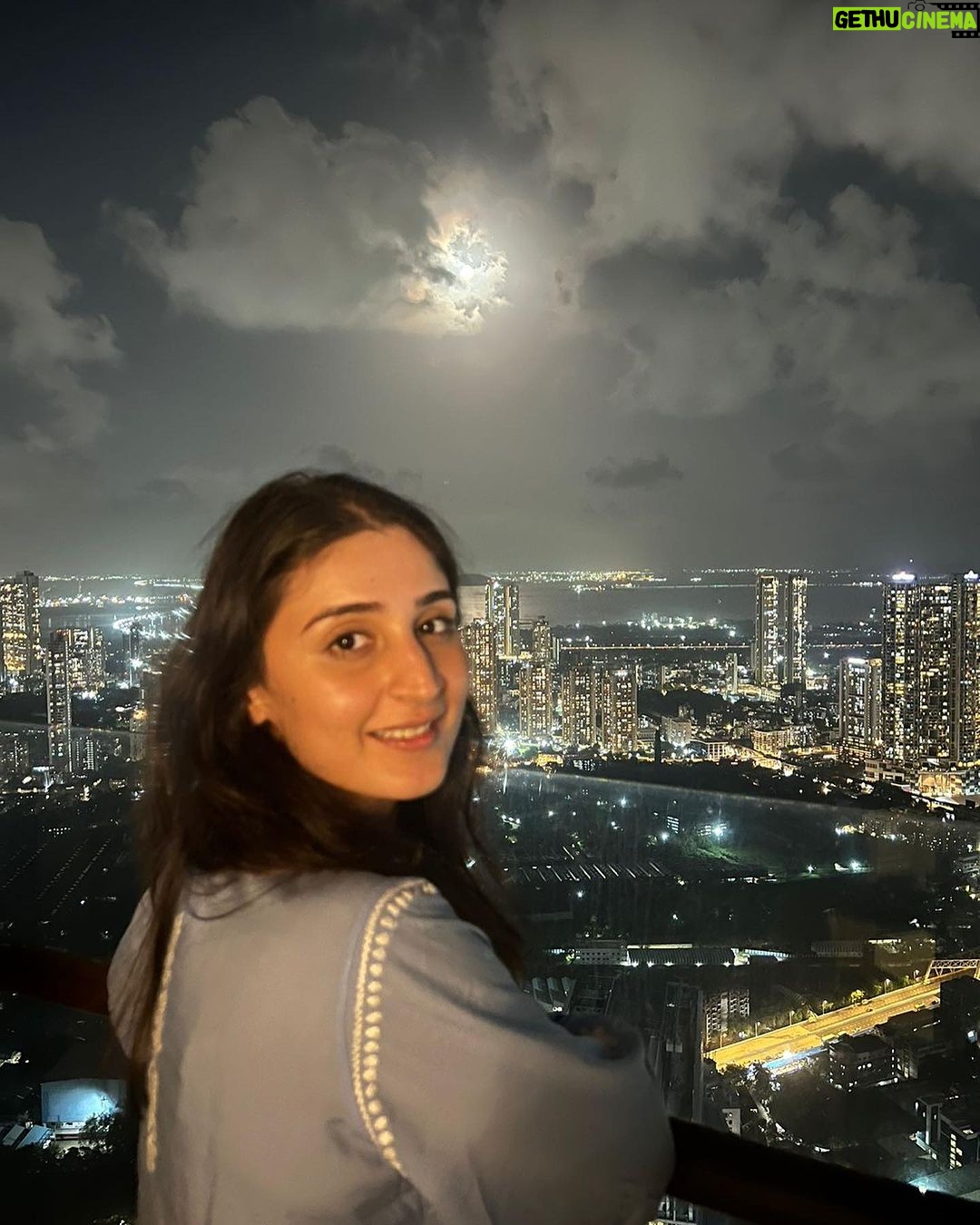 Dhvani Bhanushali Instagram - Super blue 🌑