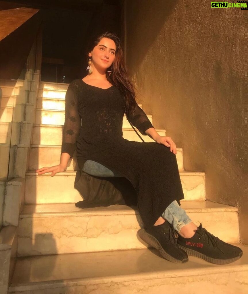 Diana Khan Instagram - Jummah mubarak ❤️