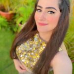 Diana Khan Instagram - ⭐️💛🌻🌟🐝🌙🌼🍍🍋