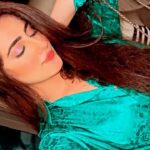 Diana Khan Instagram - Pick me up at 8? 🥂