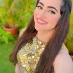 Diana Khan Instagram - ⭐️💛🌻🌟🐝🌙🌼🍍🍋