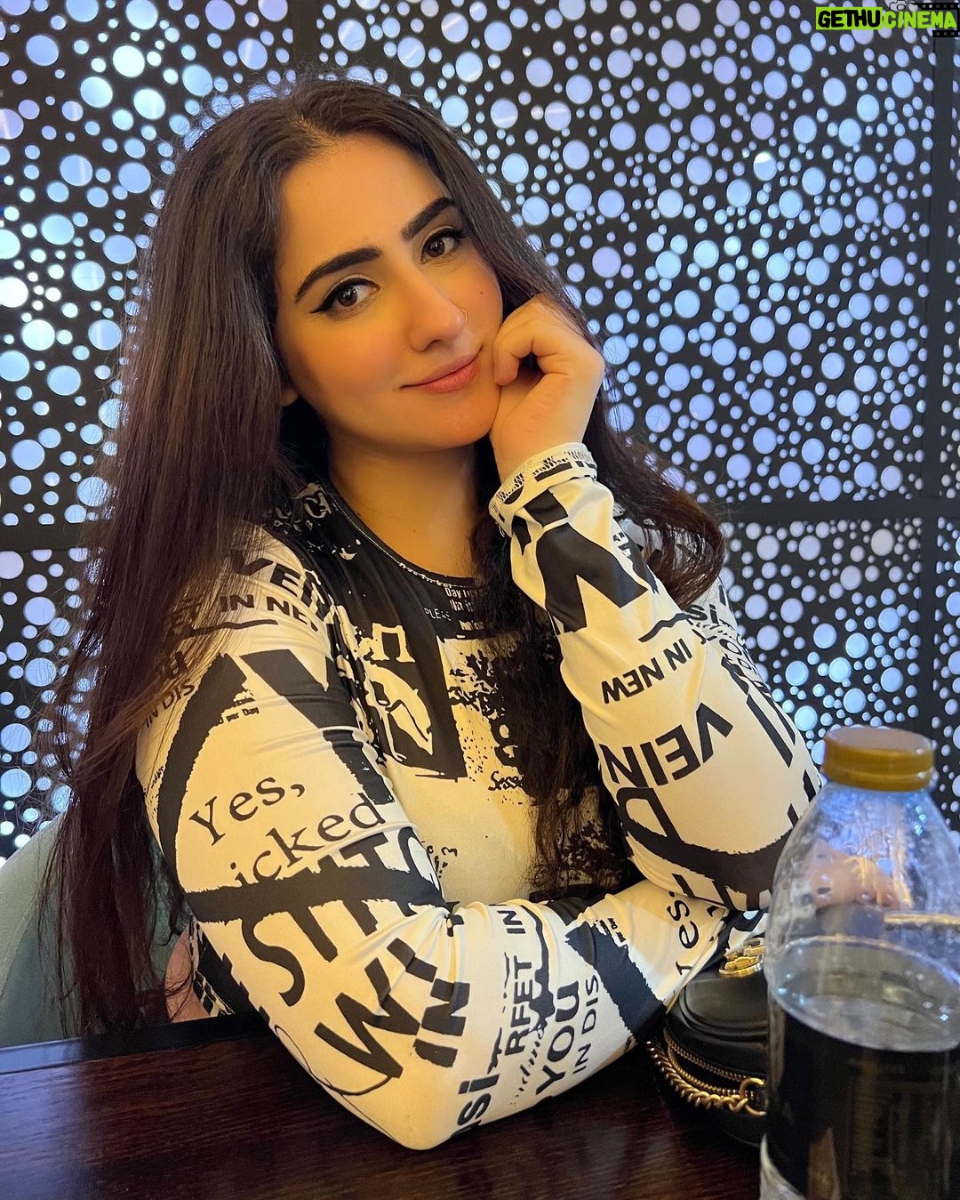 Diana Khan Instagram - I'm so into you, I can barely breathe💫