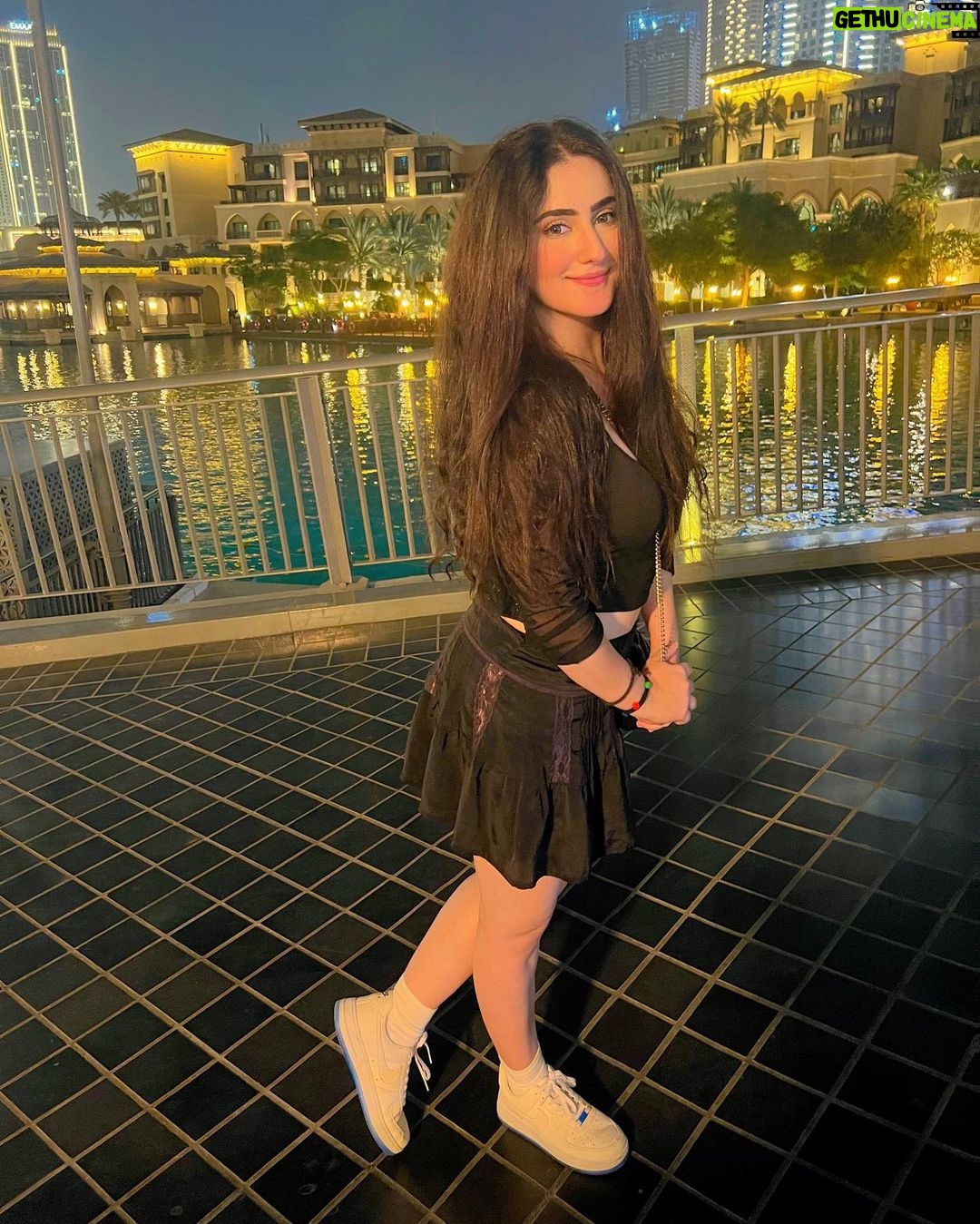 Diana Khan Instagram - Happy Child ππ»ββοΈπΊπ«β¨ Downtown Dubai