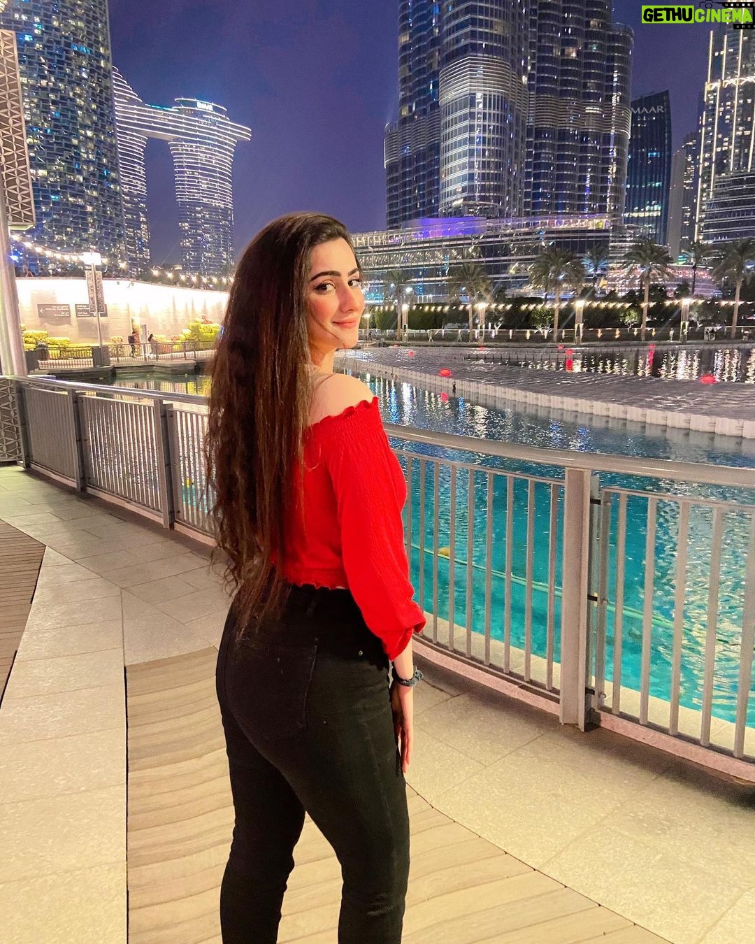 Diana Khan Instagram - Would you catch a flight for me? ❤️🥺 #dubai🇦🇪