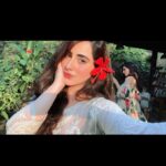 Diana Khan Instagram - Kya Hum Hain, Kya Rab Hai Jahaan Tu Hai Wahin Sab Hai💫