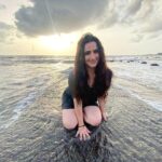 Diana Khan Instagram - Koi hi na jaane 🌊💫❤️‍🔥
