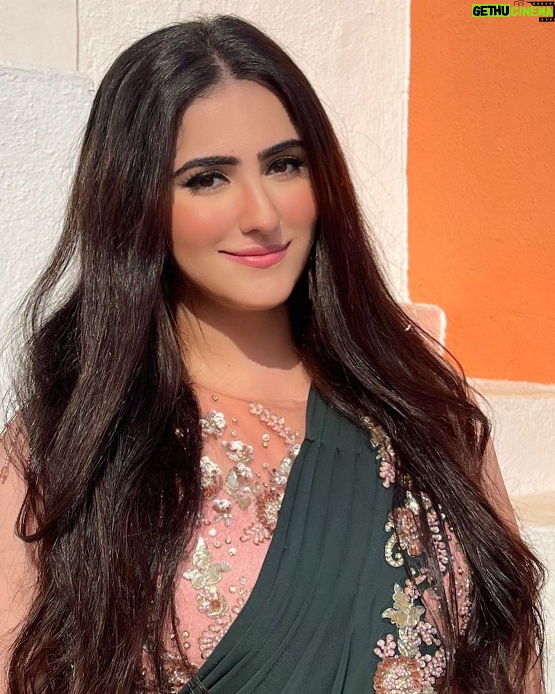 Diana Khan Instagram - Aankhon hi aankhon mai, baaton hi baaton mai, tune churaya jiyaaaa💫❤️