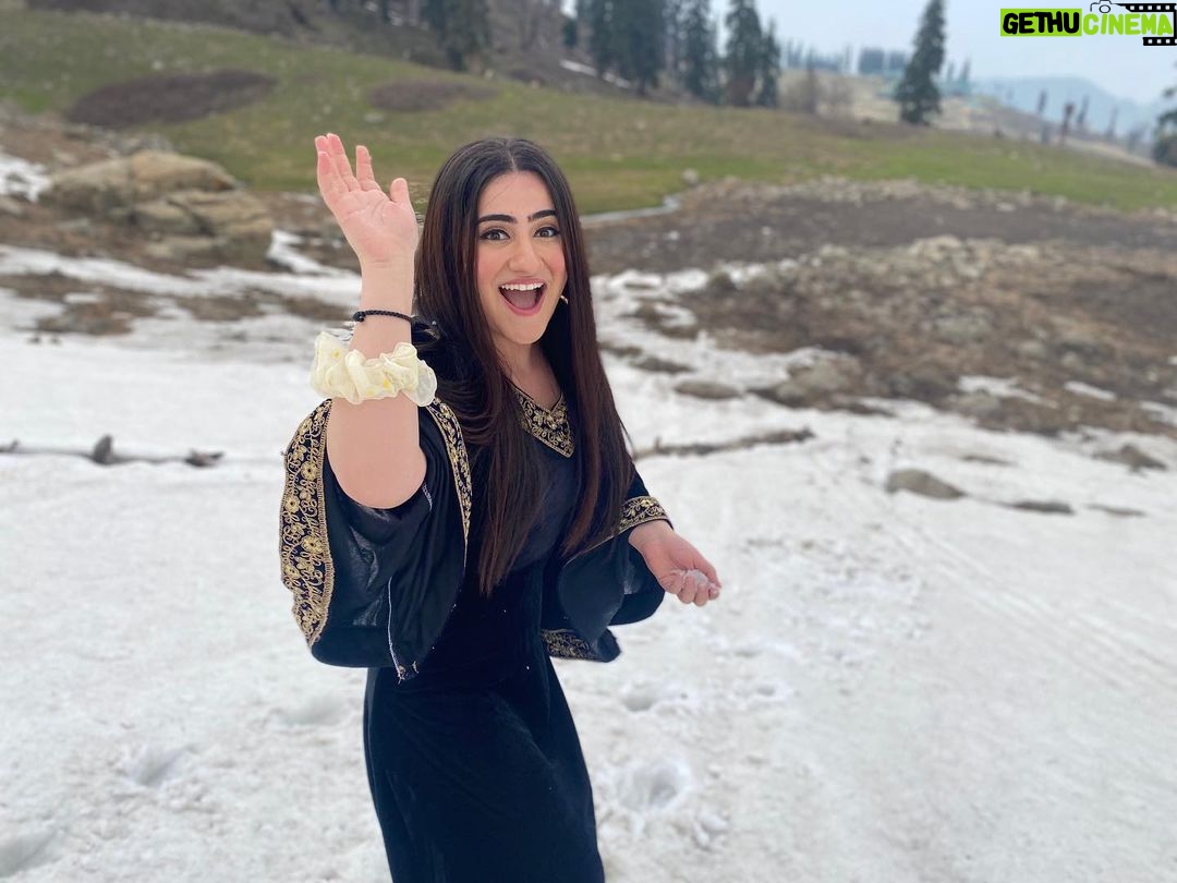 Diana Khan Instagram - You're never too old for a snowball fight ❄️ ⛄️