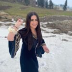 Diana Khan Instagram – You’re never too old for a snowball fight ❄️ ⛄️