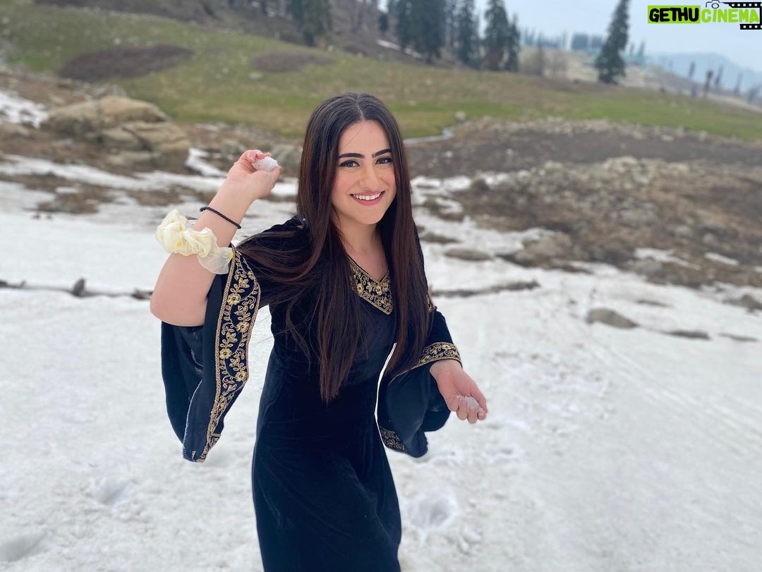 Diana Khan Instagram - You're never too old for a snowball fight ❄️ ⛄️