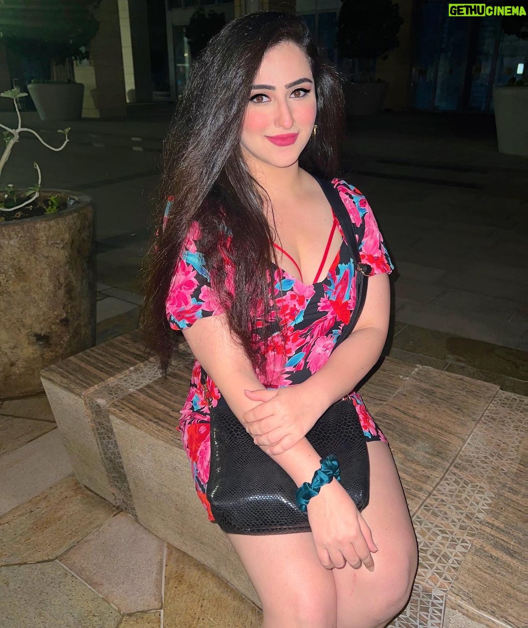 Diana Khan Instagram - I gave into the fire ❤️🔥🌸 #WannaGoBack🇦🇪 Dubai, United Arab Emirates