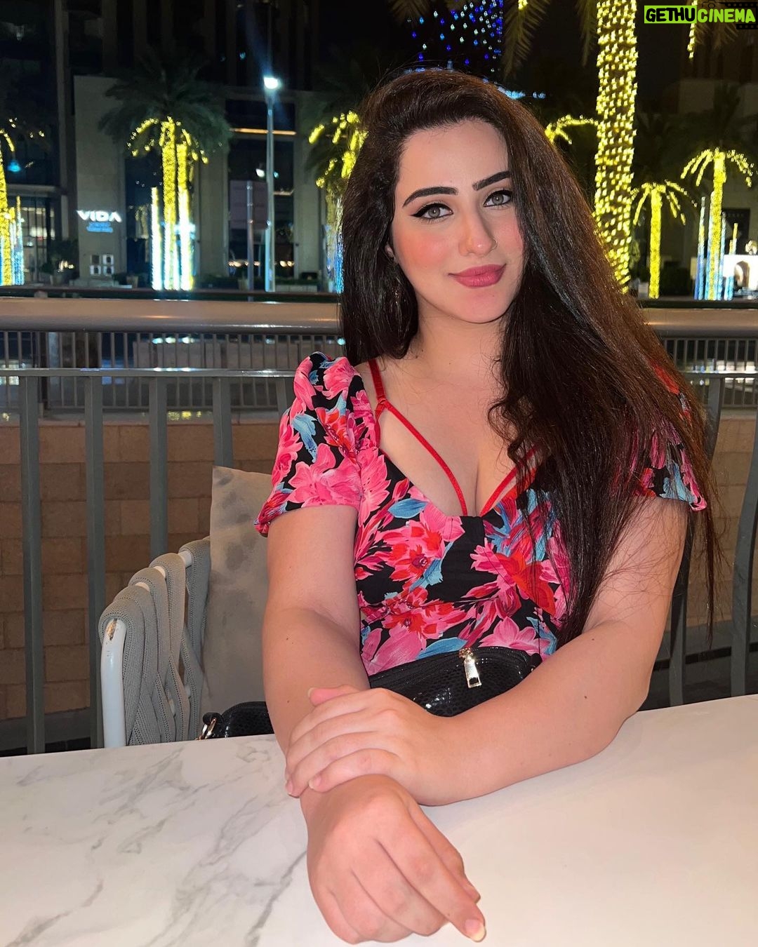 Diana Khan Instagram - You start this fire, The way you look at me, Takes me higher๐ฆ๐ช๐๐ Iran Zamin Restaurant Down Town