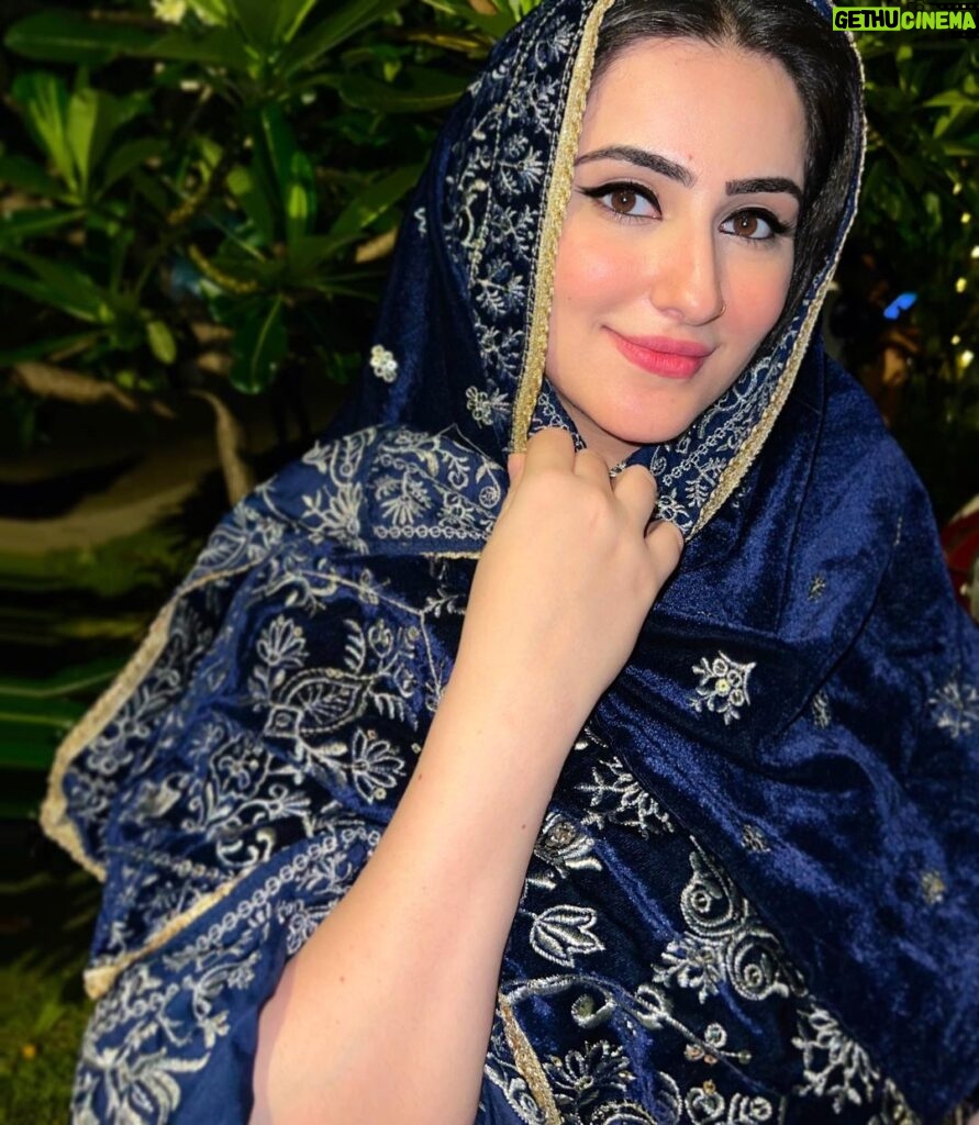 Diana Khan Instagram - Eid Mubarak 🌙 Meri Eidi Kaha Hai?😛