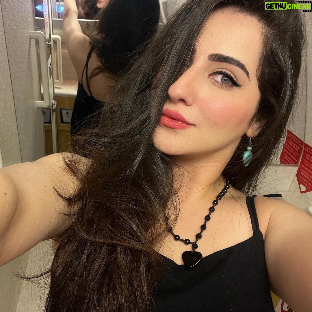 Diana Khan Instagram - I don’t trip over these snakes🐍🤷🏻♀️