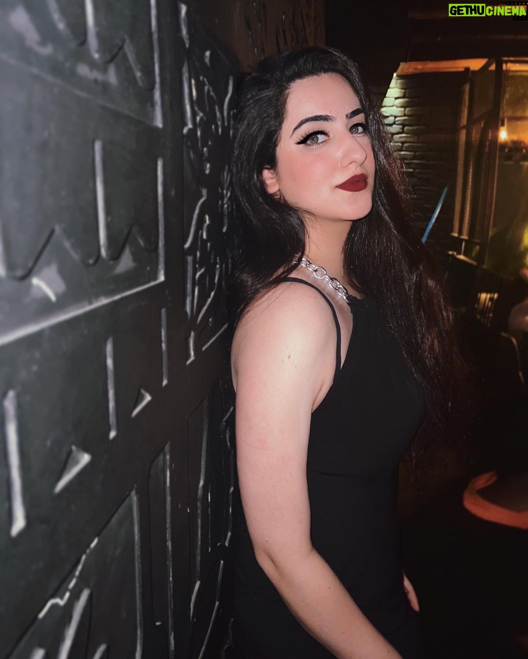 Diana Khan Instagram - Whatever you’re thinking about 👄