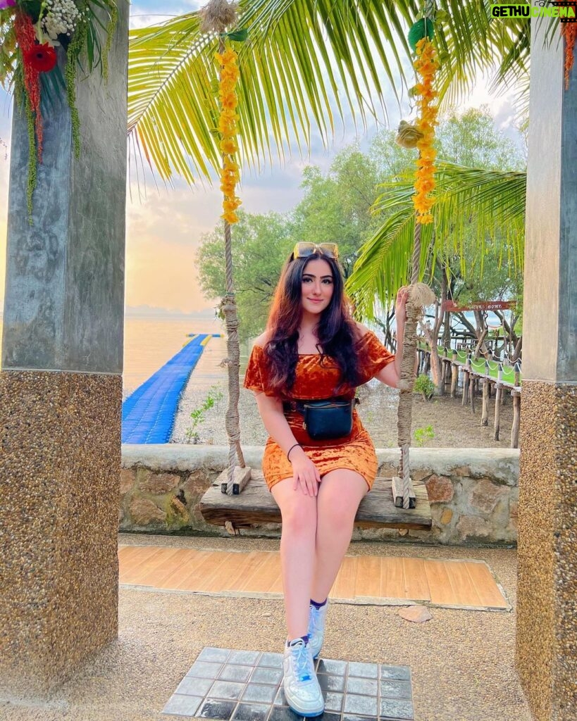 Diana Khan Instagram - Tere Bina Asaan Mar Jaana💕 Krabi, Thailand