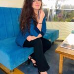 Diana Khan Instagram - Will you hold my hand ? 💕