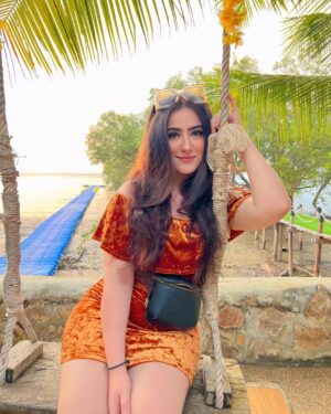 Diana Khan Instagram - I just need you and some sunsets 🌸🥰✨ 

#krabithailand🇹🇭☀️🏝🌊💗