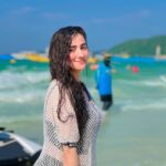 Diana Khan Instagram - Haath Na Aau Mein Hoon, Aise Chhaliyaaaaa😉🌊🏝️ #koralisland #thailand🇹🇭 Koral Irleland Pattaya