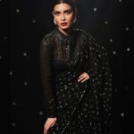 Diana Penty Instagram - Cant get enough of this @abrahamandthakore saree with a tie! For #ElleList2023 last night. Jewellery: @_sheraani_ Glam: @Shraddhamishra8 Styling: @namitaalexander Photographer: @vidhigodha