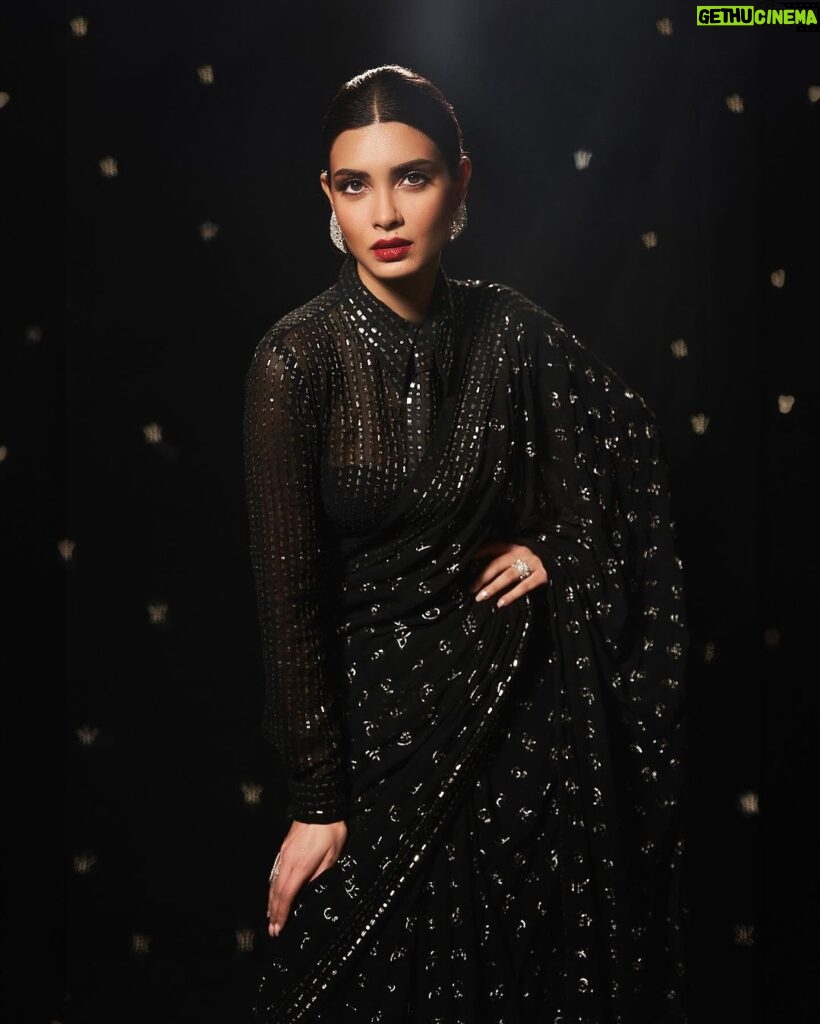 Diana Penty Instagram - Cant get enough of this @abrahamandthakore saree with a tie! For #ElleList2023 last night. Jewellery: @_sheraani_ Glam: @Shraddhamishra8 Styling: @namitaalexander Photographer: @vidhigodha