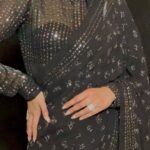 Diana Penty Instagram - Cant get enough of this @abrahamandthakore saree with a tie! For #ElleList2023 last night. Jewellery: @_sheraani_ Glam: @Shraddhamishra8 Styling: @namitaalexander Photographer: @vidhigodha