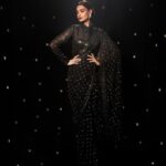 Diana Penty Instagram - Cant get enough of this @abrahamandthakore saree with a tie! For #ElleList2023 last night. Jewellery: @_sheraani_ Glam: @Shraddhamishra8 Styling: @namitaalexander Photographer: @vidhigodha
