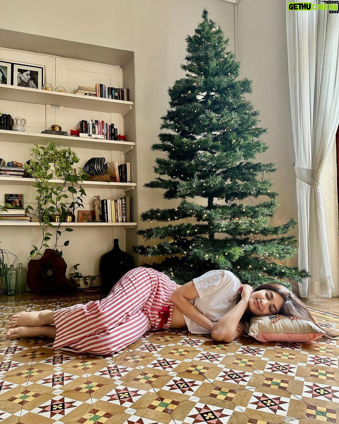 Diana Penty Instagram - So far, I’m the only ornament… 🌲😛