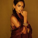 Diipa Khosla Instagram - Turned into a Desi Elf for @bof x @beautyandyouawards x @niv_elc 🧝‍♀️🤎 Credits: Custom made look by @ekayabanaras @palakshah Jewels @amrapalijewels Shot by @mourya HMU by @rakshandairanimakeupandhair Beauty Assist @fauziya_glamup Location @wedostudio.mumbai Mumbai, Maharashtra