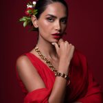 Diipa Khosla Instagram - “I paint flowers so they will not die” - Frida Khalo Back to Bombay and immediately at the @entrepreneurind @entrepreneur awards. Thank you for the honour! What a night! Thank you, thank you, thank you for “International Influencer of the year” 🏆 Also, does anything ever truly beat a red sari & flowers? ❤️🌺🌹 Team team team (would be nothing without you guys) Wearing @itrhoffical Styled by: @tryagaintoobad @styled_by_meera Styling team: @radhika__palange @jharna.art Jewellery: @amamajewels Footwear: @charleskeithoffical Glam: @suprabha_jadhav Hair @rakshandairanimakeupandhair Location @wedostudio.mumbai Shot by: @picture_tailor @that_cameraguyy Mumbai, Maharashtra