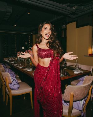 Diipa Khosla Instagram - A night to remember 🪔❤️

@indewild’s first dinner in London together with remarkable south asian wo(men) who have paved the way and made their mark in the UK. This dinner will forever hold a special place in my heart. From being a student in the same city, lost like a little puppy far outside my comfort zone to hosting such powerhouses and building a brand that represents us.. 🥹❤️
—

Thank you @manishmalhotra05 @manishmalhotraworld for making me feel like a diwali pataka & @kunalrawalofficial for dressing my @olegbuller ✨
And thank you @kanishkamayfair for hosting us 🙌🏽
Make up by @saps.slap
Hair by @johanjohn_ 
Photos by @indiabharadwaj