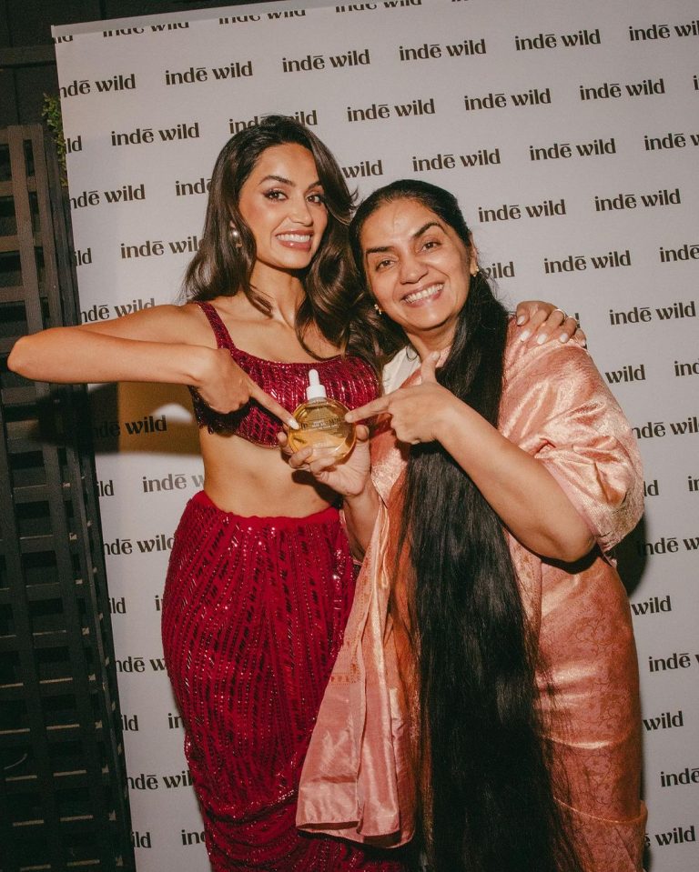 Diipa Khosla Instagram - A night to remember 🪔❤️ @indewild’s first dinner in London together with remarkable south asian wo(men) who have paved the way and made their mark in the UK. This dinner will forever hold a special place in my heart. From being a student in the same city, lost like a little puppy far outside my comfort zone to hosting such powerhouses and building a brand that represents us.. 🥹❤️ — Thank you @manishmalhotra05 @manishmalhotraworld for making me feel like a diwali pataka & @kunalrawalofficial for dressing my @olegbuller ✨ And thank you @kanishkamayfair for hosting us 🙌🏽 Make up by @saps.slap Hair by @johanjohn_ Photos by @indiabharadwaj Kanishka Mayfair