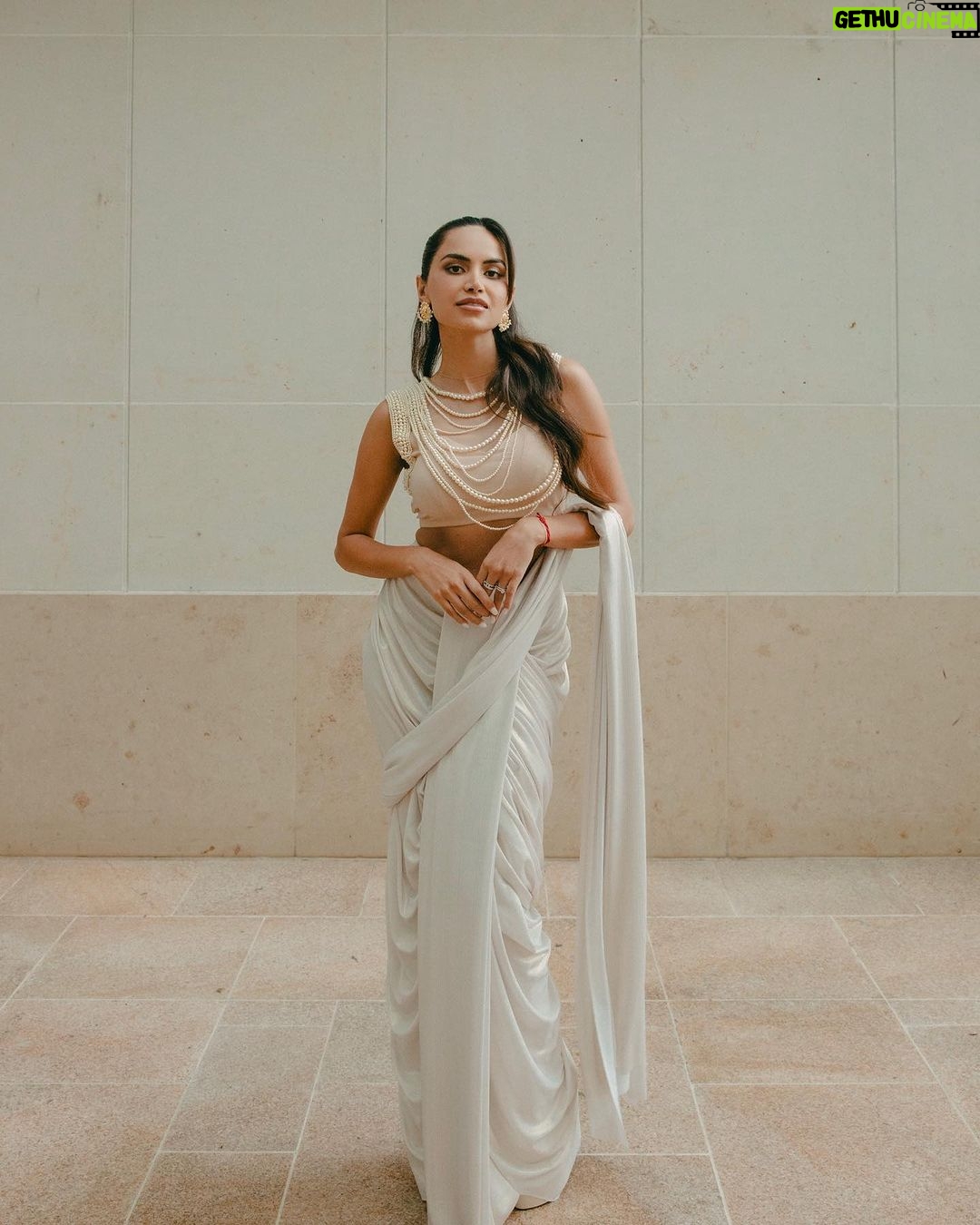 Diipa Khosla Instagram - So in love with this pearl sari by my dearest @siddartha_tytler that I wore for Day 1 of our Diwali Pop up 🤍 London, United Kingdom