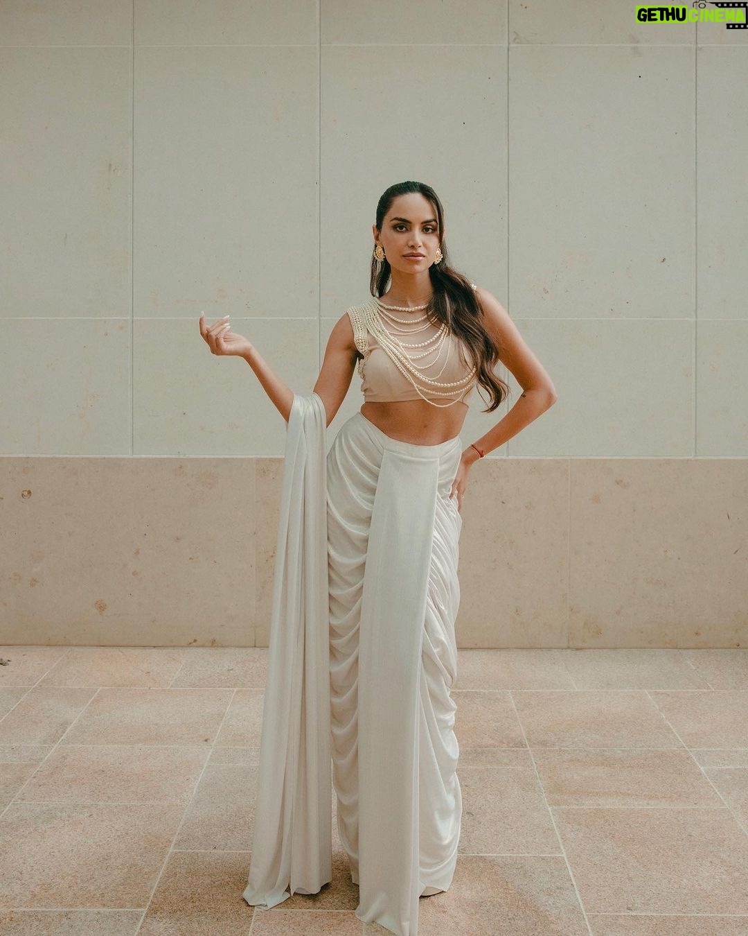 Diipa Khosla Instagram - So in love with this pearl sari by my dearest @siddartha_tytler that I wore for Day 1 of our Diwali Pop up 🤍 London, United Kingdom